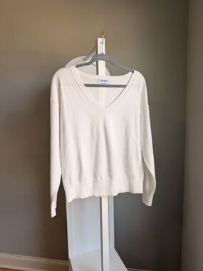 Old Navy Women's Cream V-Neck Pullover Sweater